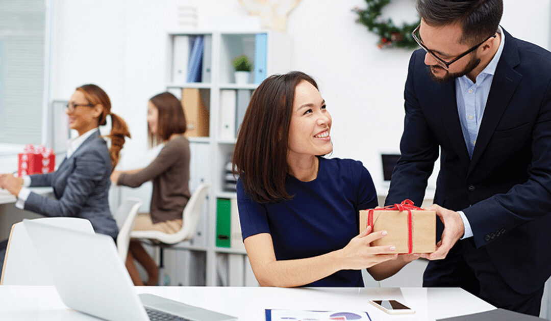 Personalized Gift Ideas for Employees Under $30