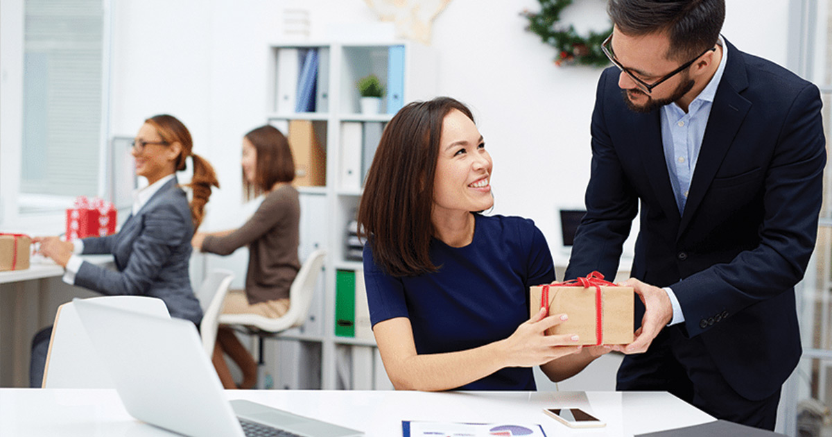 Personalized Gift Ideas for Employees Under $30